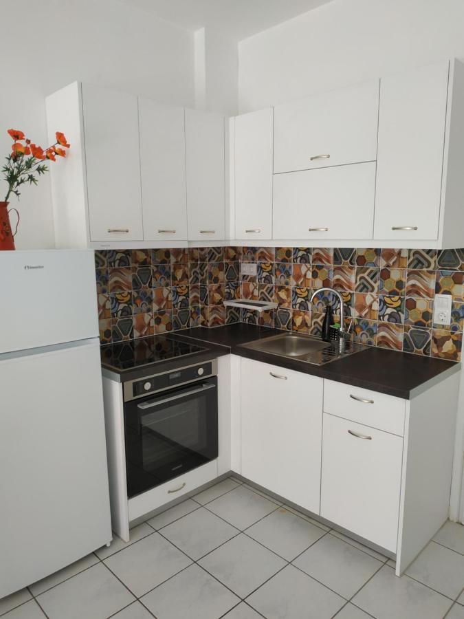 Livadi Apartments Плакиас Экстерьер фото