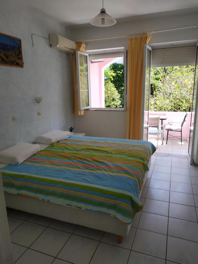 Livadi Apartments Плакиас Экстерьер фото