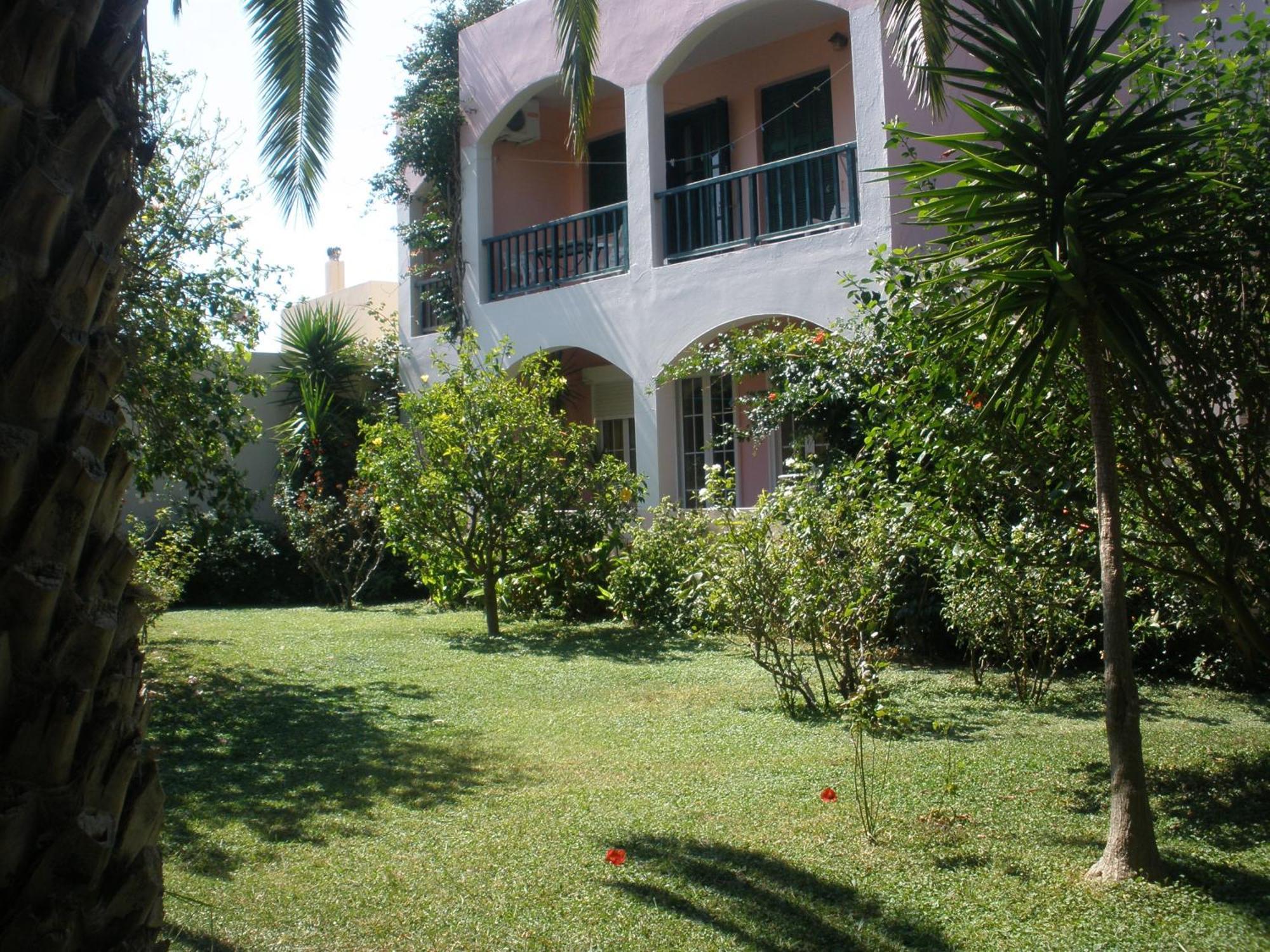 Livadi Apartments Плакиас Экстерьер фото