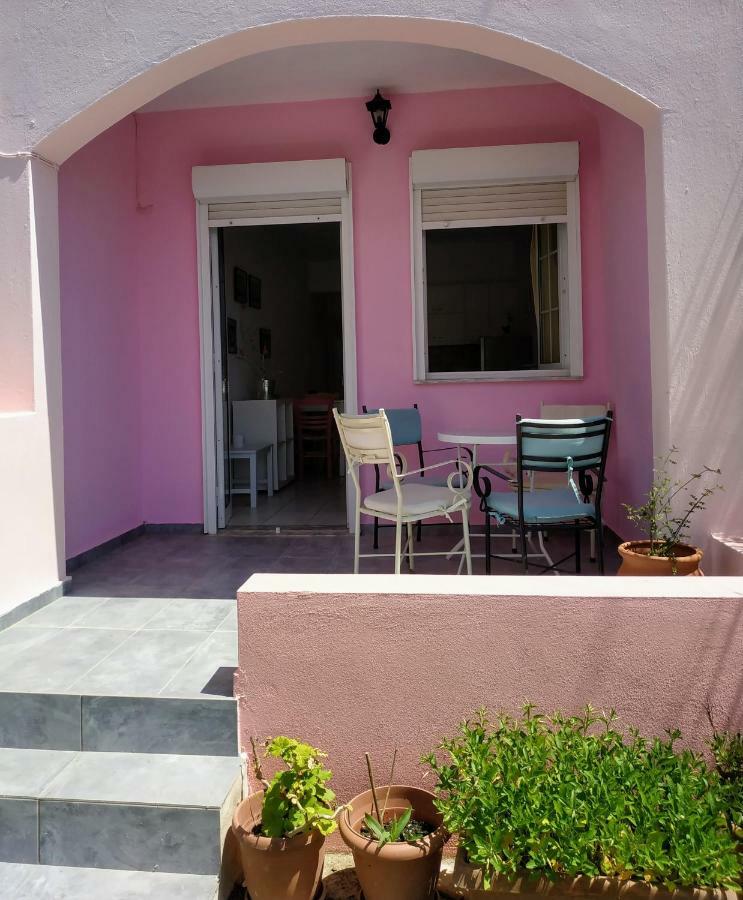 Livadi Apartments Плакиас Экстерьер фото