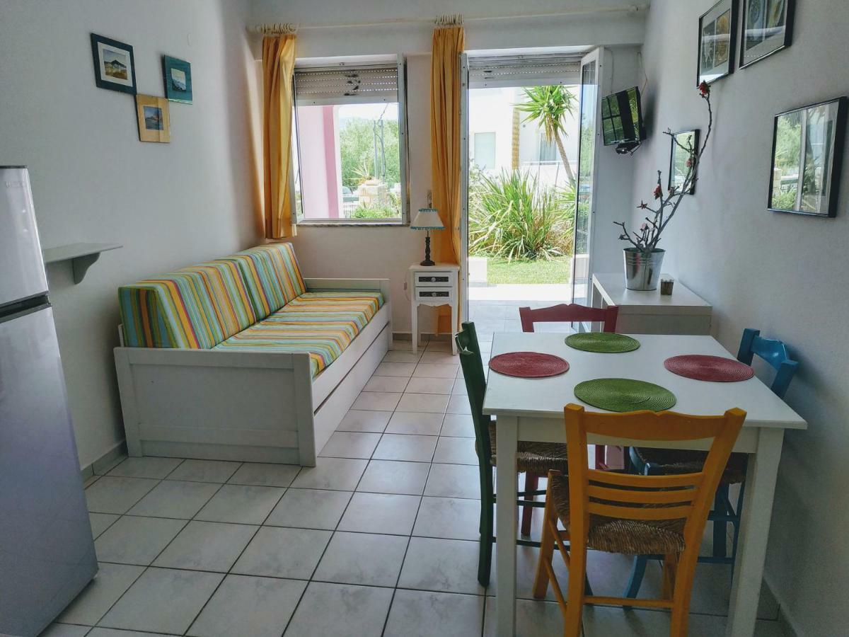 Livadi Apartments Плакиас Экстерьер фото