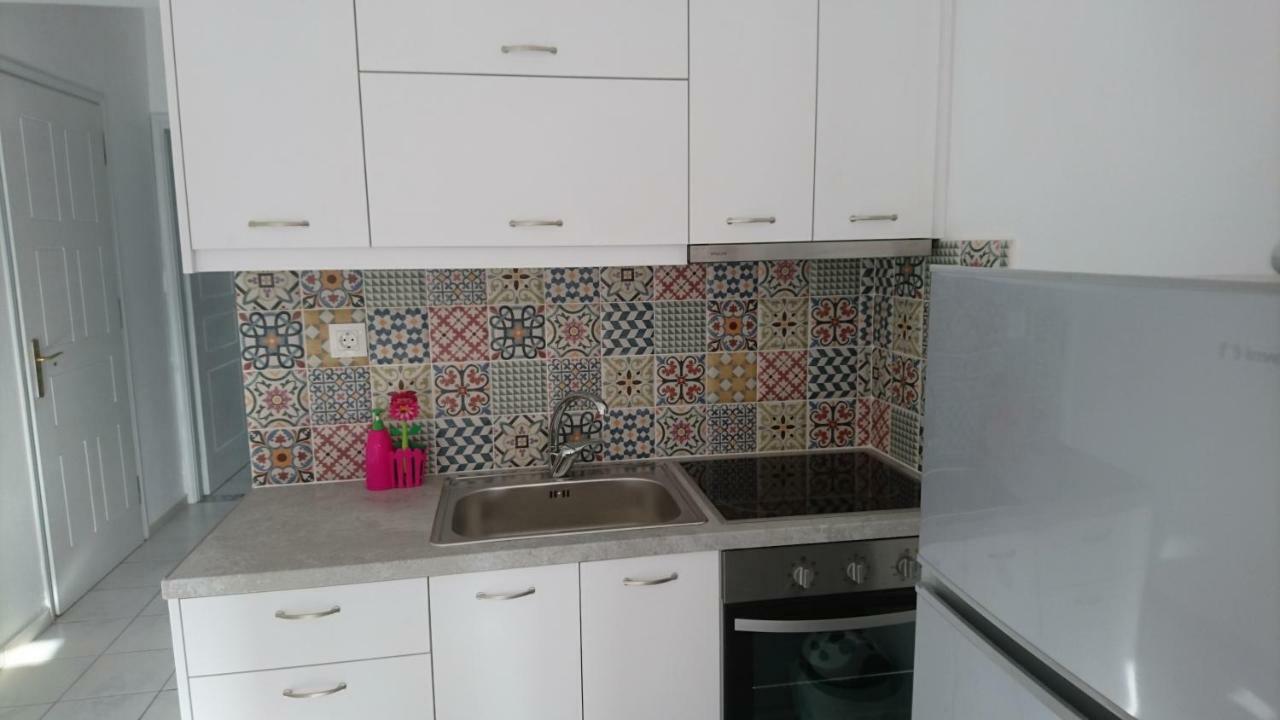 Livadi Apartments Плакиас Экстерьер фото