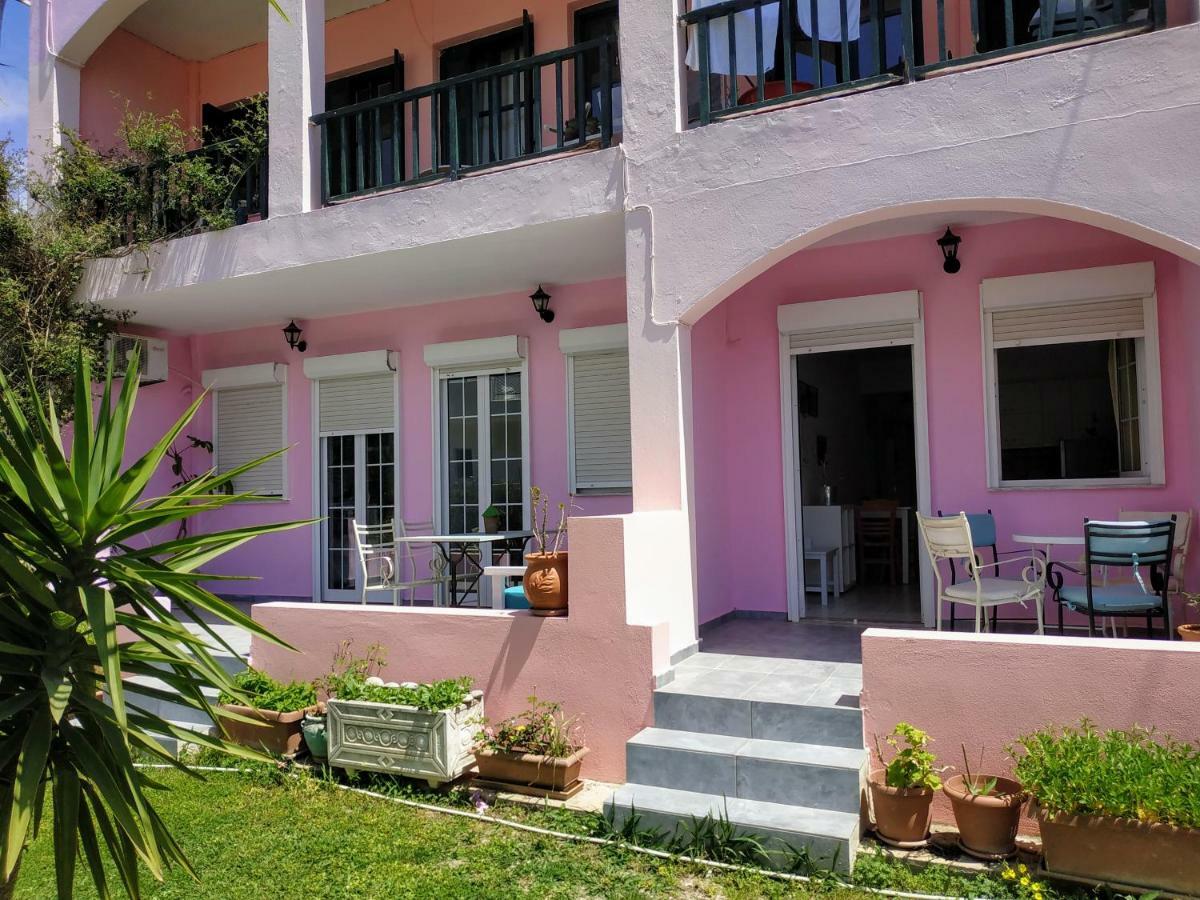 Livadi Apartments Плакиас Экстерьер фото